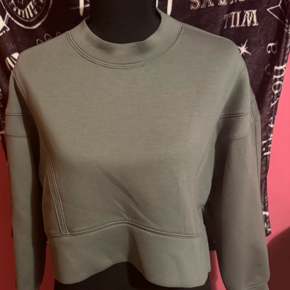 Women's light green/grayish small YPB Cropped Sweatshirt
